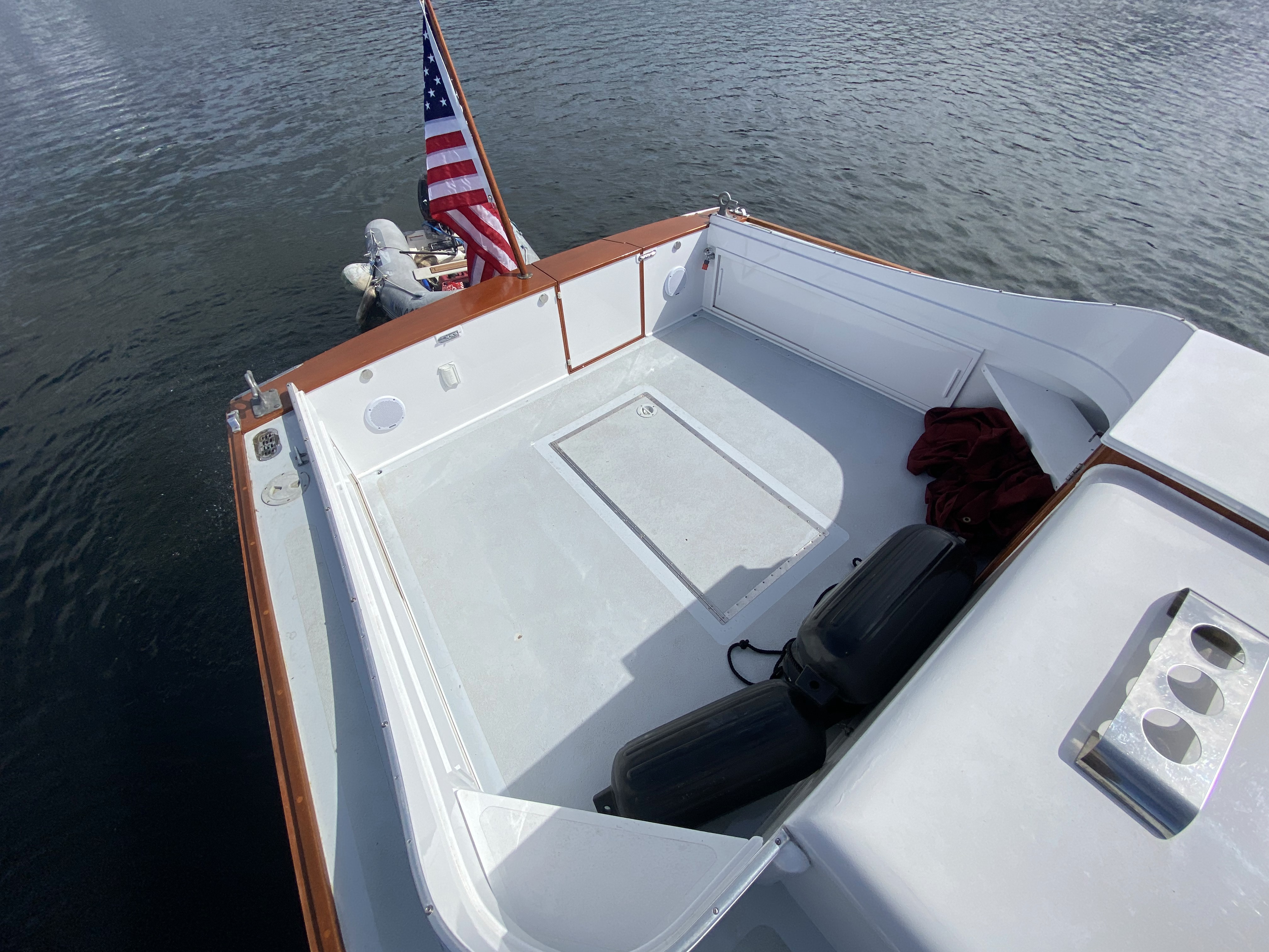 Deck space and layout of Huckins 48-foot yacht