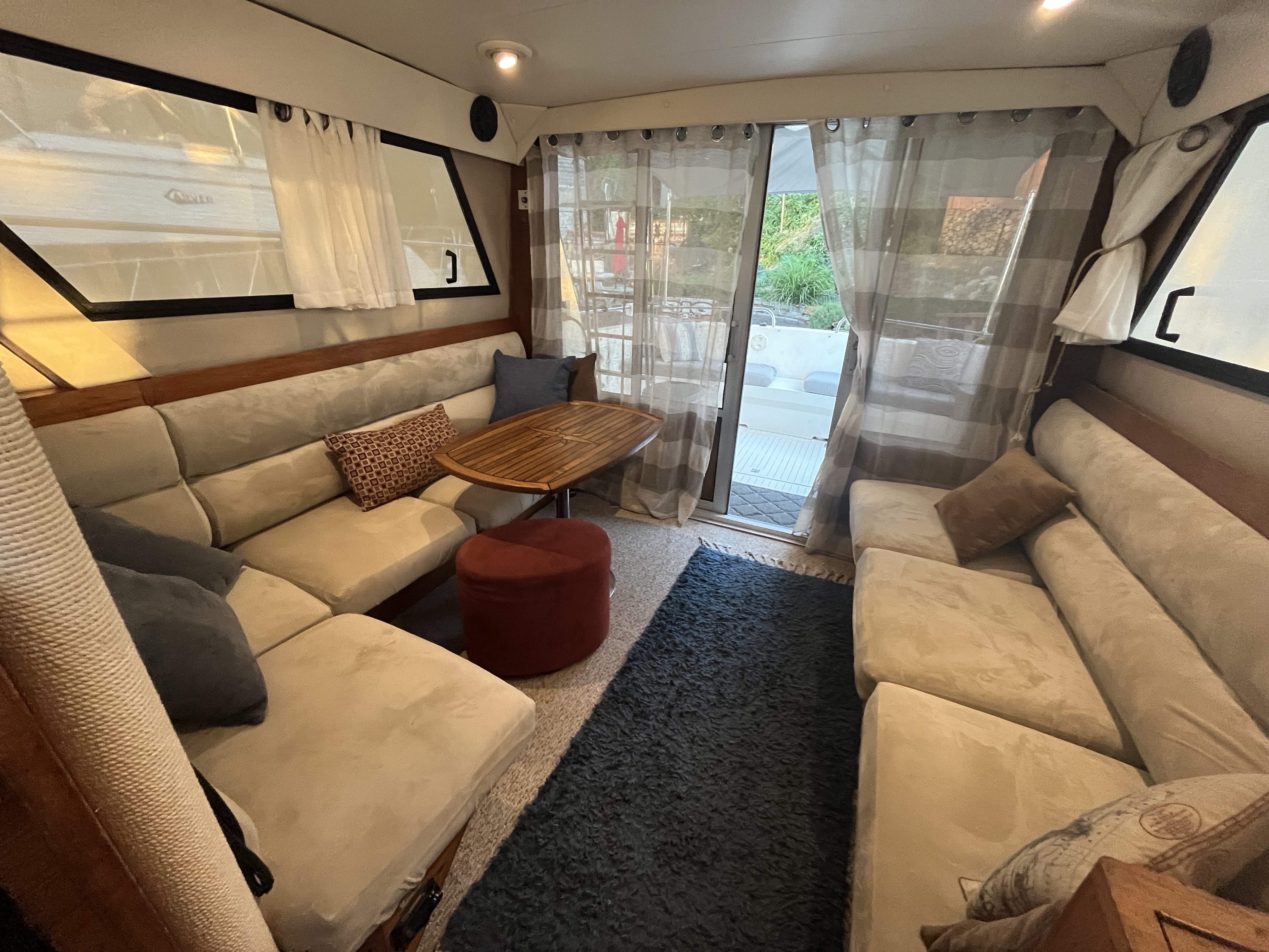 Salon and seating area aboard Viking Princess 385